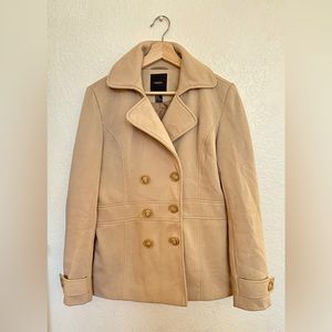 Tan peacoat perfect for the changing weather ❄️